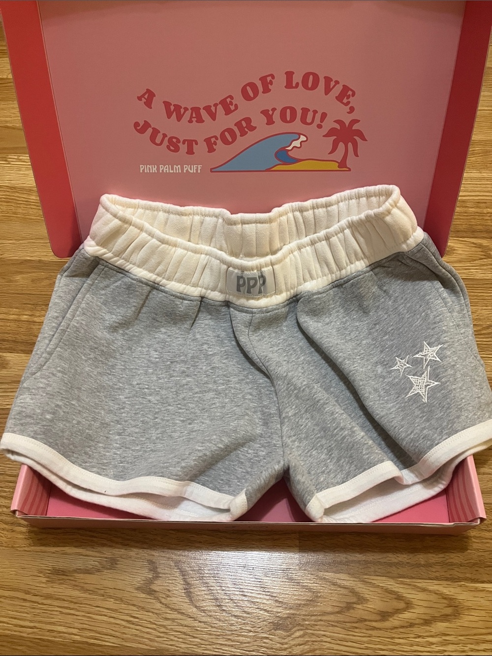 Pink Palm Puff shorts in sky gray